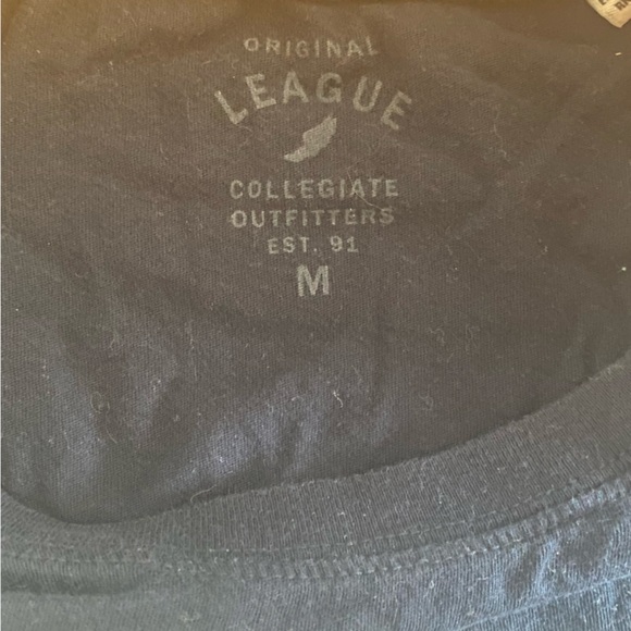 Navy Blue University of Pennsylvania Crest T-Shirt - Picture 3 of 3